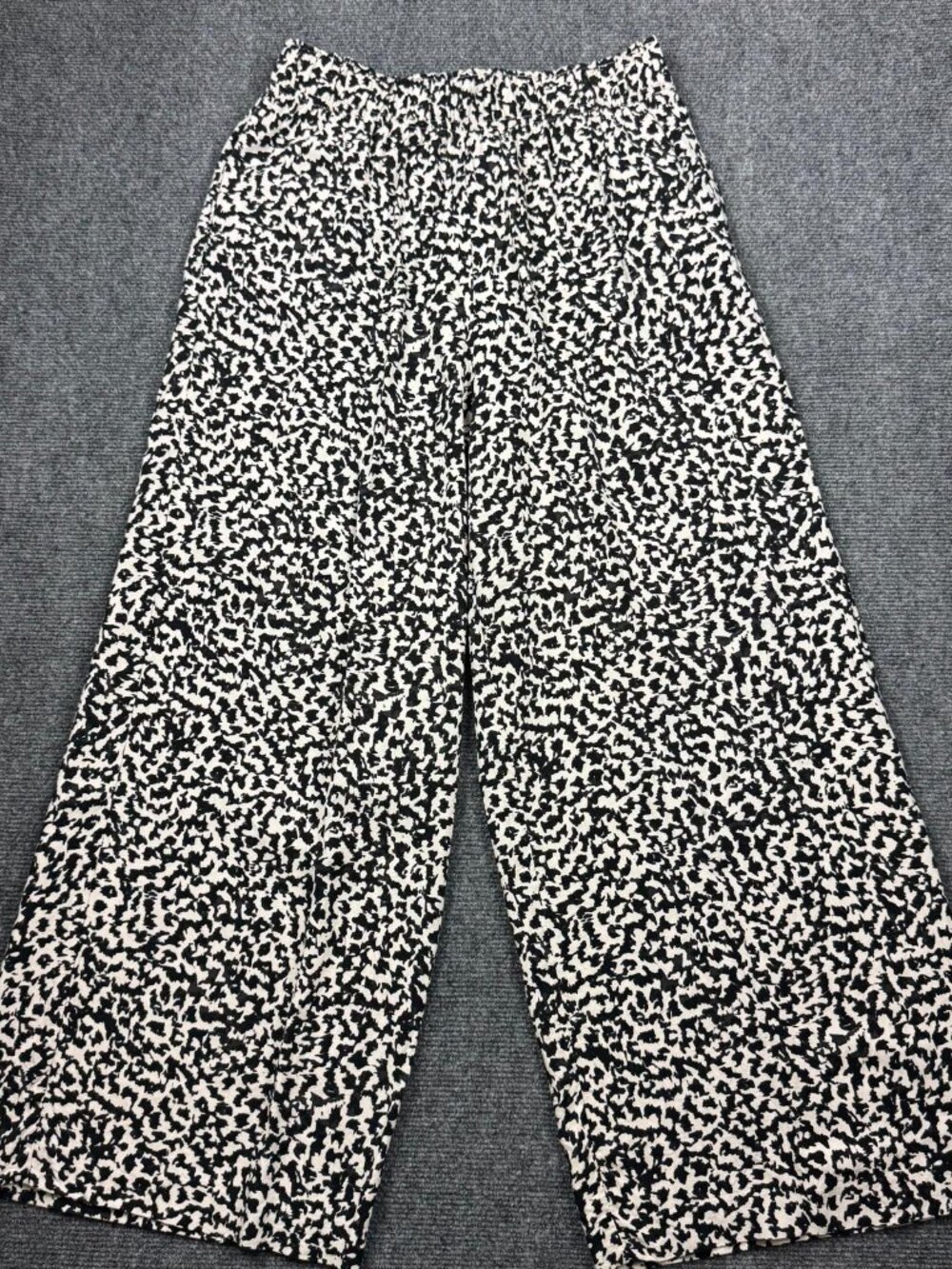H&M Women's Wide Leg Culottes Black White Print Viscose Summer Comfort Small
